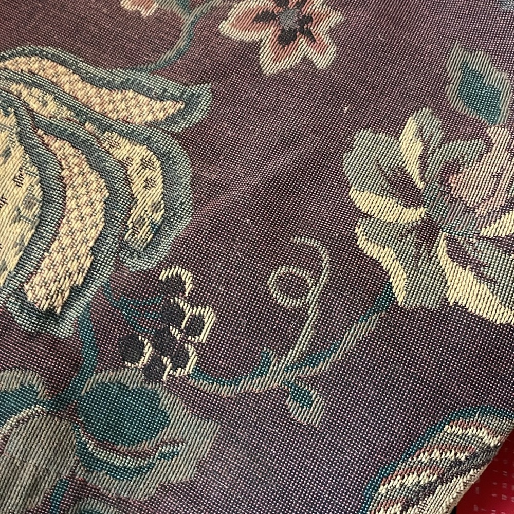 Linda Miller Originals Jacquard Leaf Floral Style Lined Table Runner - Plum Teal